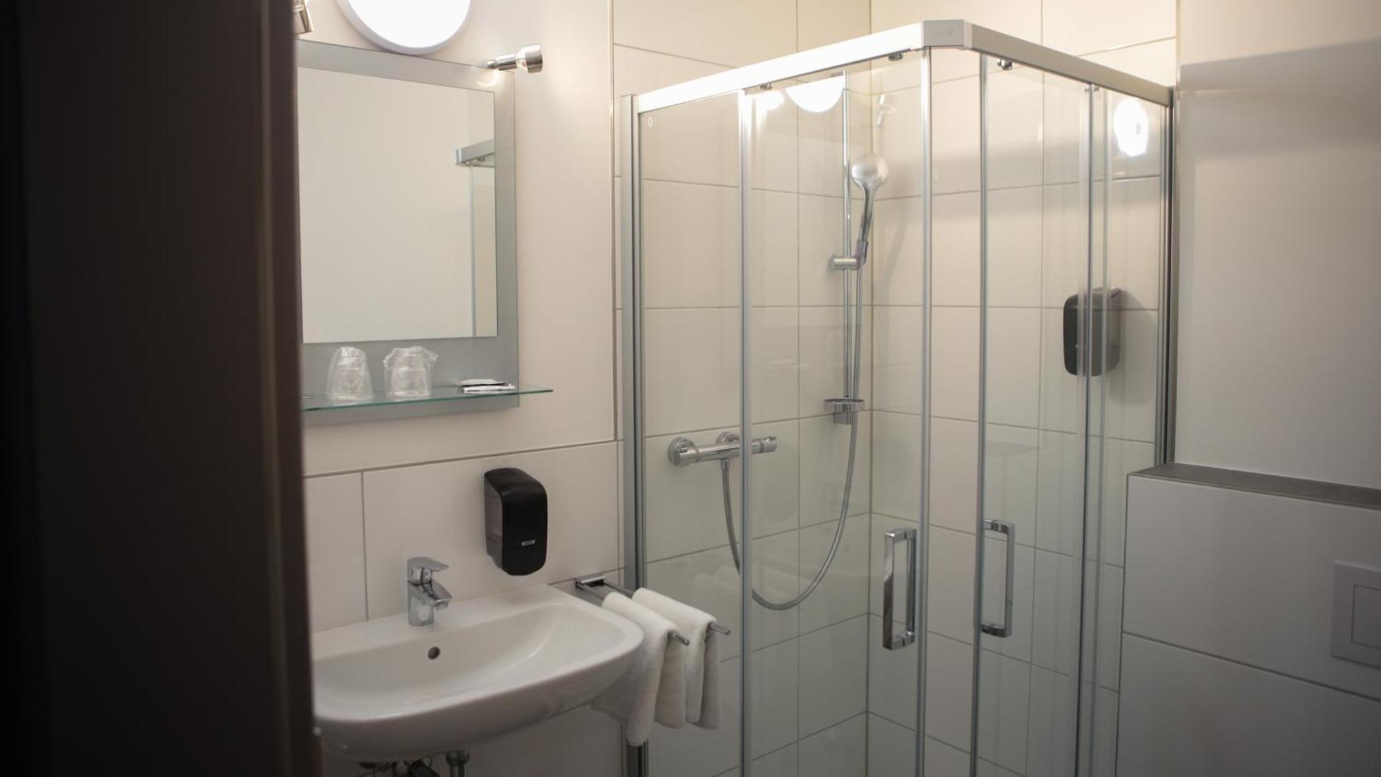 Garni Hotel Hof Zum אהאוס מראה חיצוני תמונה